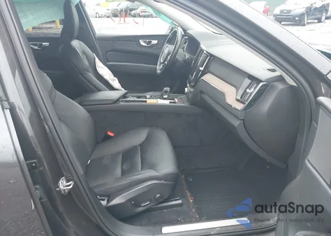 2022 Volvo Xc60 B5 Momentum из США, поврежденный, VIN YV4L12RK2N1952037